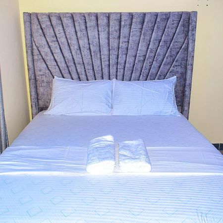 Lux Suites Bamburi Furnished Apartments Buitenkant foto