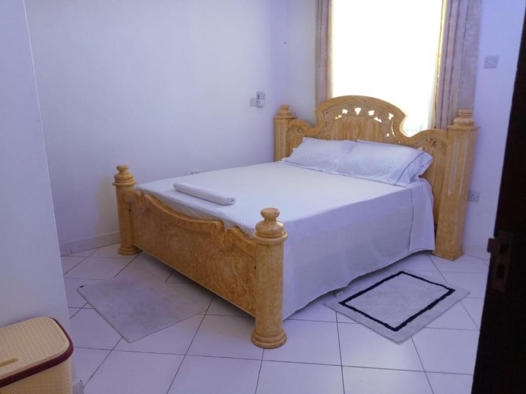Lux Suites Bamburi Furnished Apartments Buitenkant foto