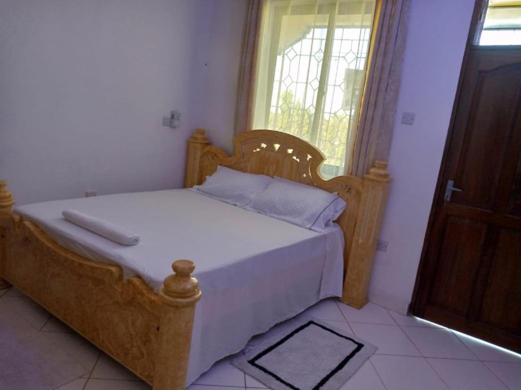 Lux Suites Bamburi Furnished Apartments Buitenkant foto