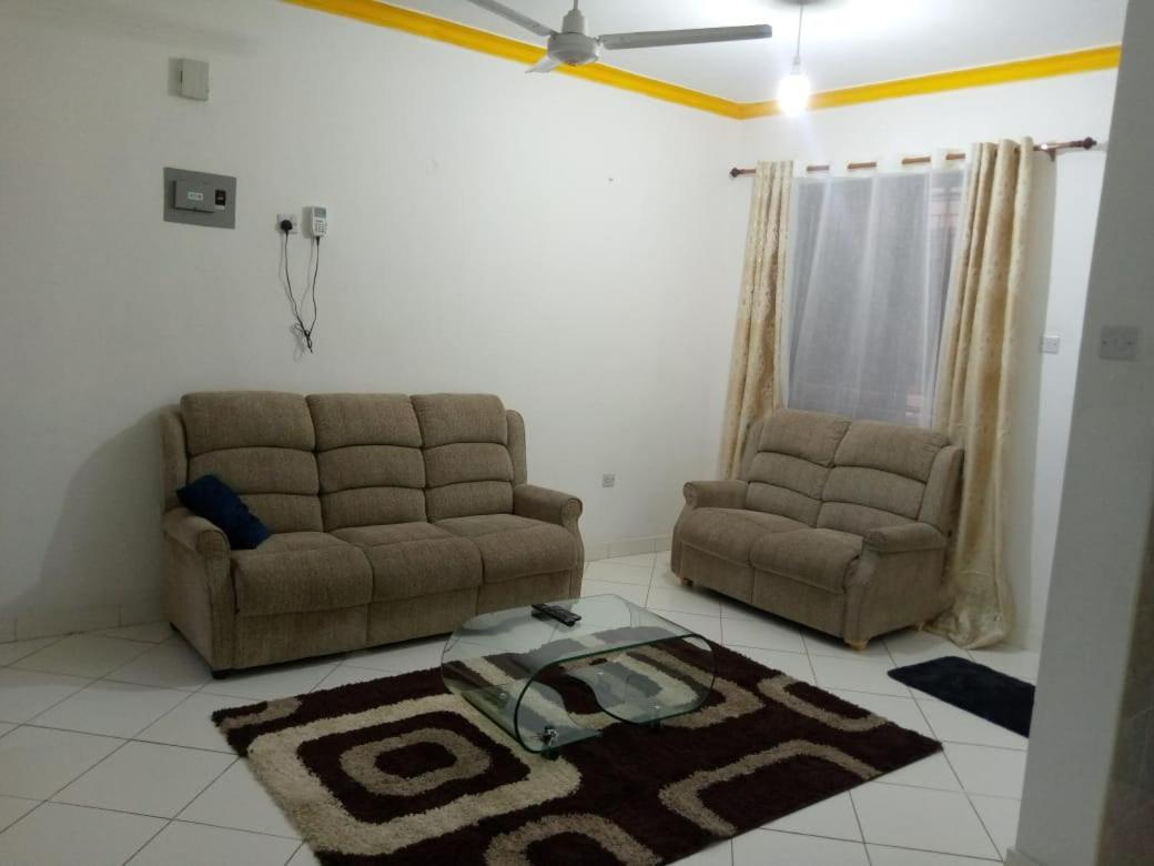 Lux Suites Bamburi Furnished Apartments Buitenkant foto