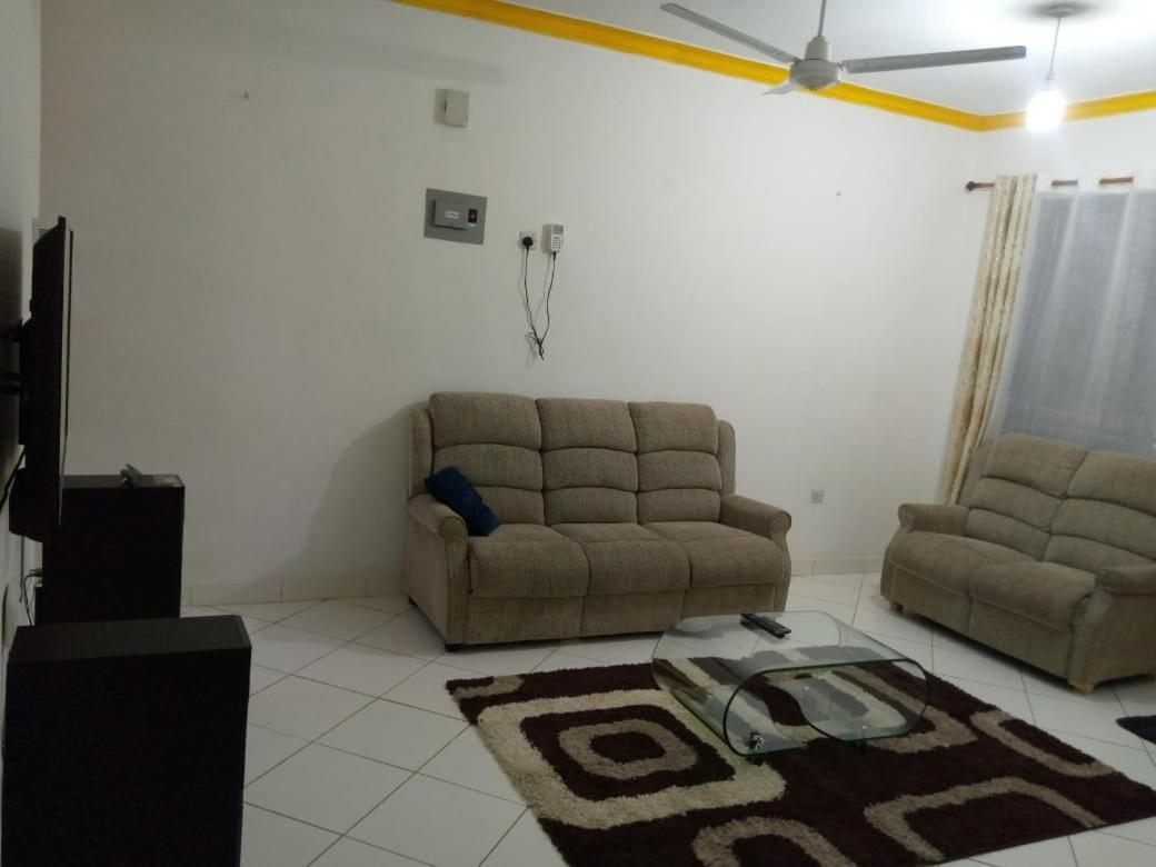 Lux Suites Bamburi Furnished Apartments Buitenkant foto