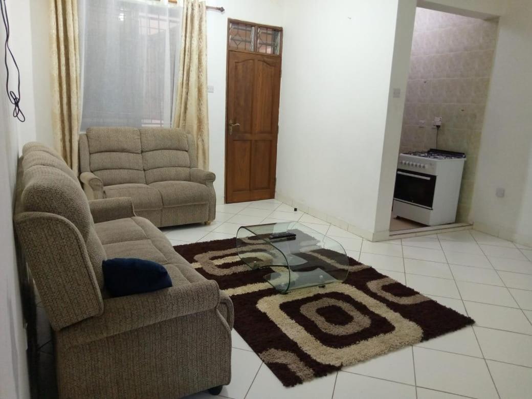 Lux Suites Bamburi Furnished Apartments Buitenkant foto