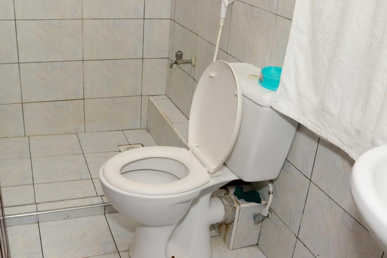 Lux Suites Bamburi Furnished Apartments Buitenkant foto