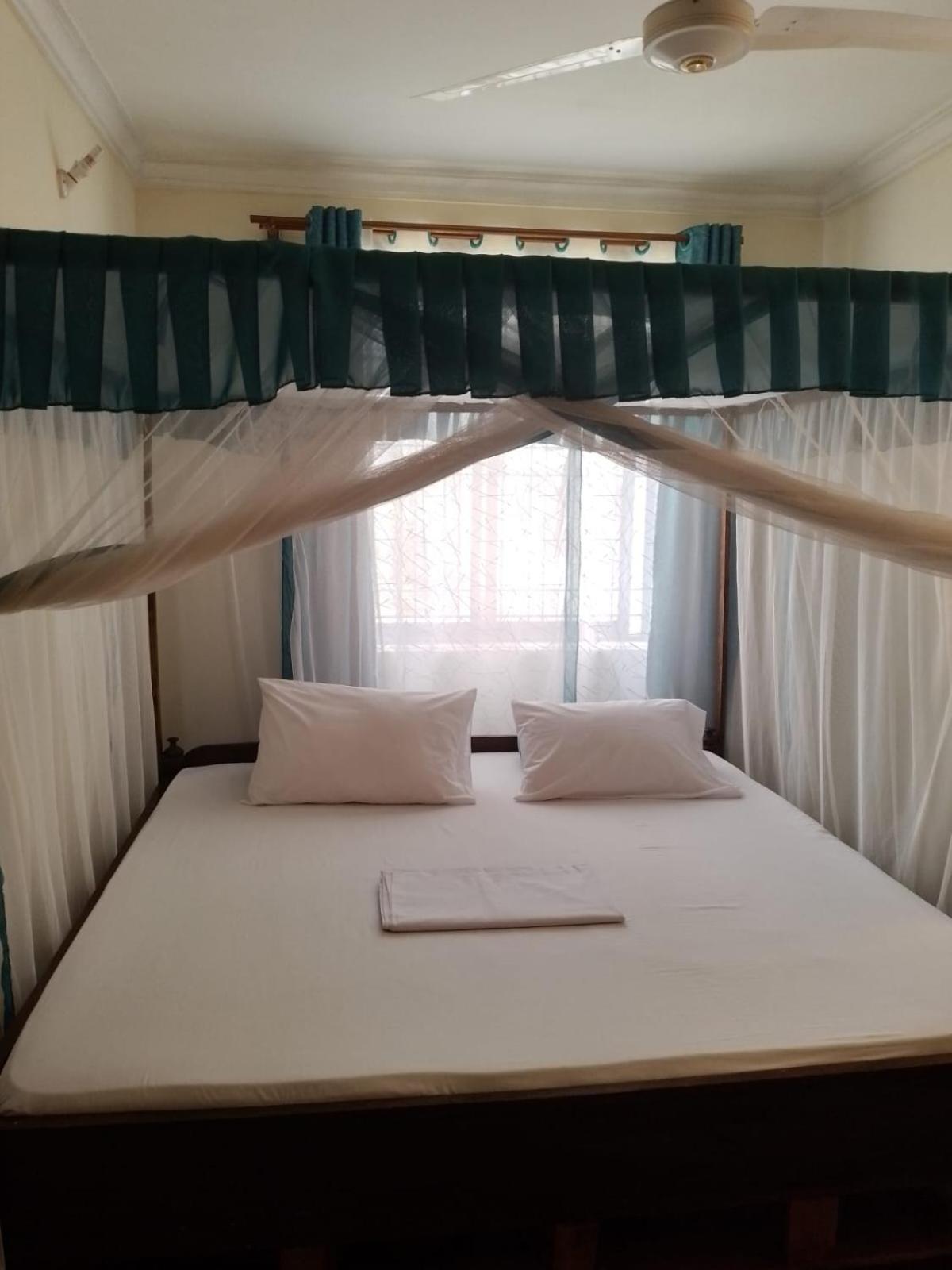 Lux Suites Bamburi Furnished Apartments Buitenkant foto